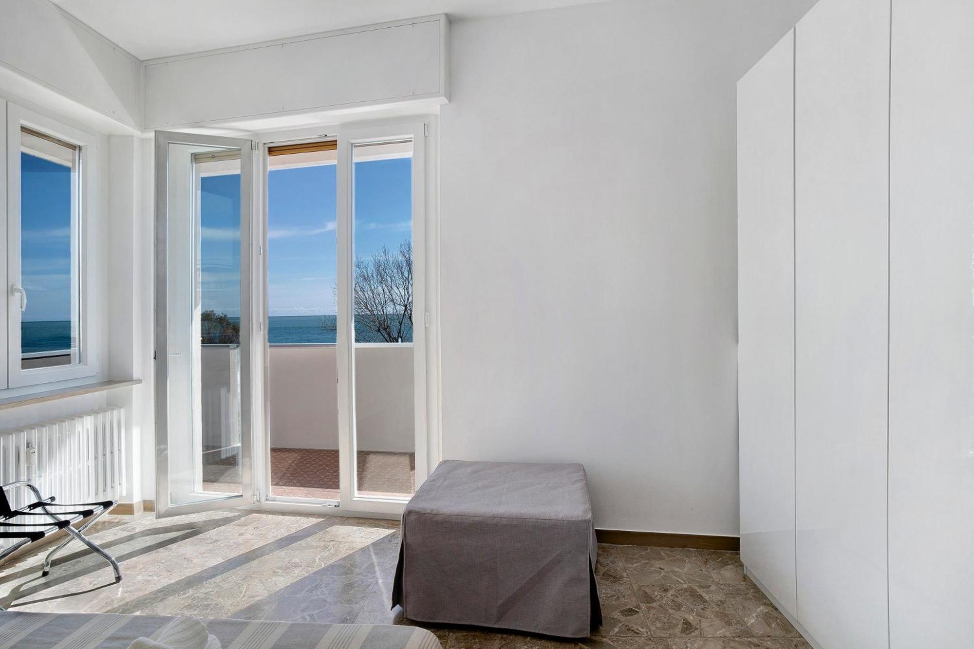 Ferienwohnung Fronte Mare - Marina Di Marina dʼAndora Exterior foto