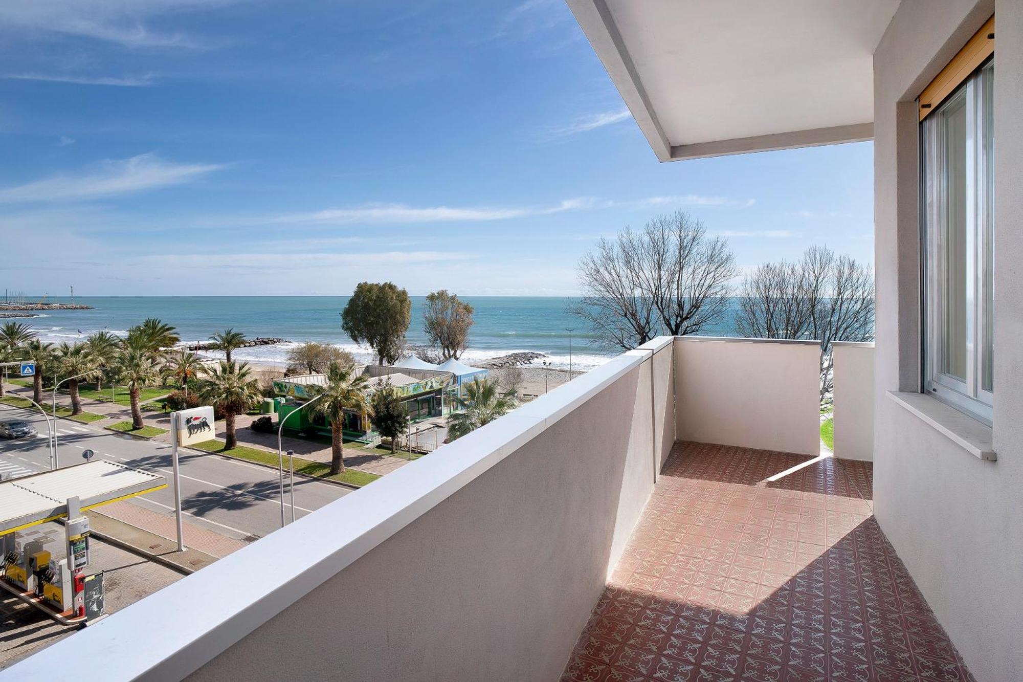 Ferienwohnung Fronte Mare - Marina Di Marina dʼAndora Exterior foto